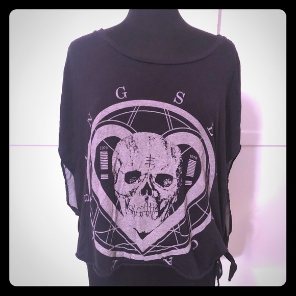 Seneca Rising Tops - Seneca Rising Skull Heart goth metal rocker Shirt Seneca Rising Tops - Seneca Rising Skull Heart goth metal rocker Shirt